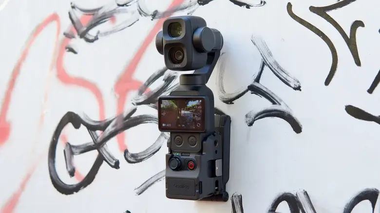 تصویر شاخص بررسی DJI Osmo Pocket 4P؛ دوربین جیبی دوگانه برای فیلمسازها