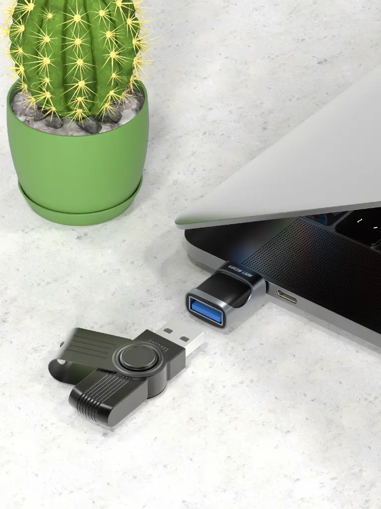 مبدل OTG گرین لاین USB-A به USB-C متصل به لپ‌تاپ برای انتقال اطلاعات و اتصال فلش
