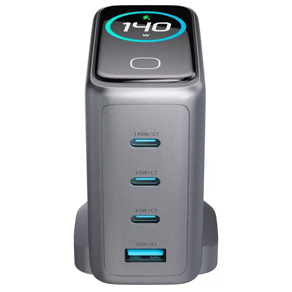 نمای روبه‌روی شارژر پاورولوژی Voltflow 140W با سه پورت USB-C و یک پورت USB-A